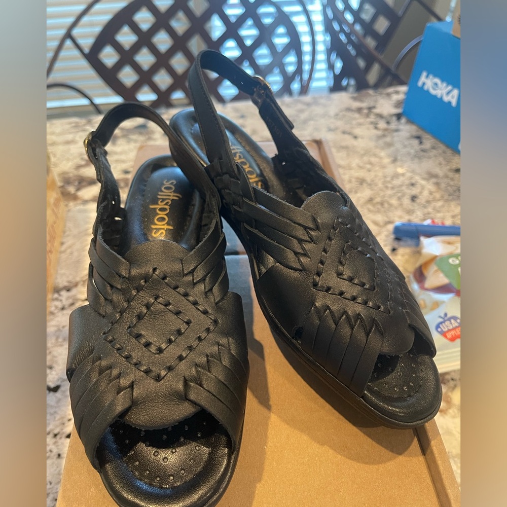 Softspots comfortiva Tobago black leather sandals nib sz 8.5N